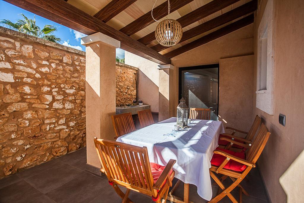 Pool House Marineta Villa Llombarts Rum bild